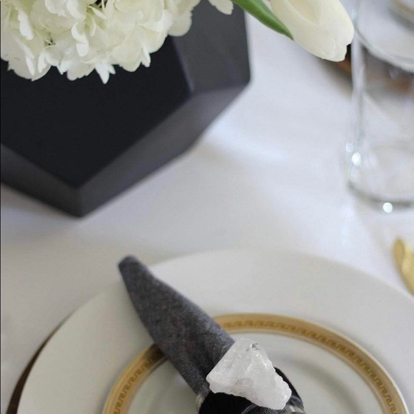 Global Views Dwell Studio faceted matte black vase - Picture 9 of 13